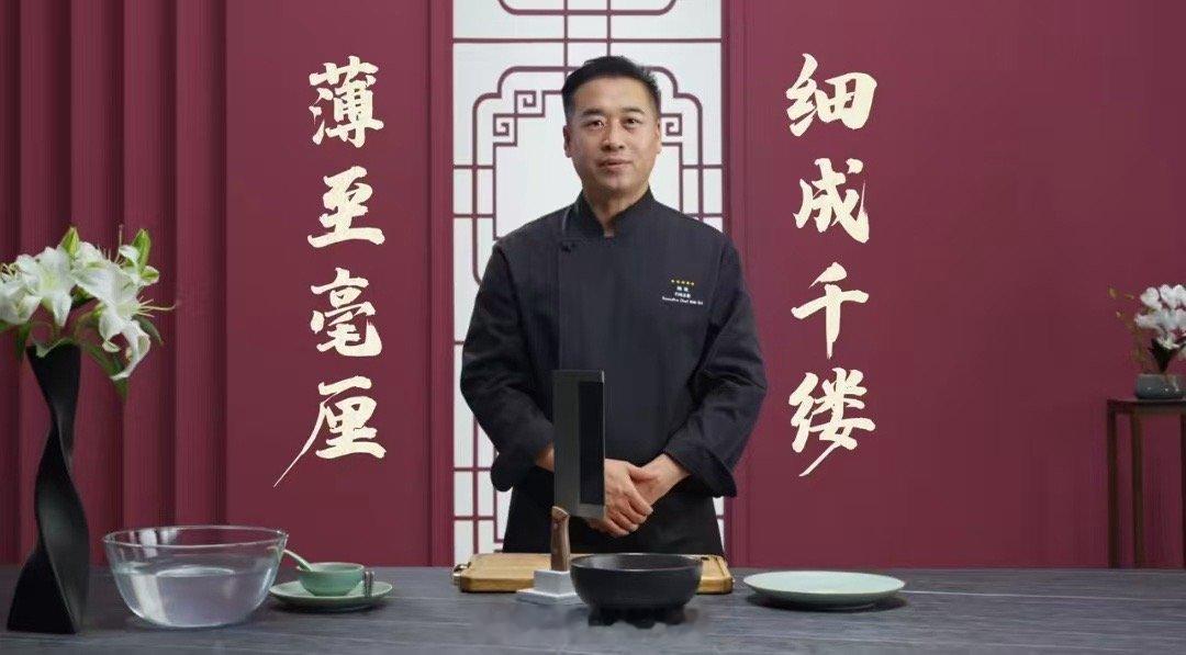 荣耀青海湖刀片电池太牛啦！薄到能 DIY 成菜刀切豆腐，“薄至毫厘，细成千缕” 