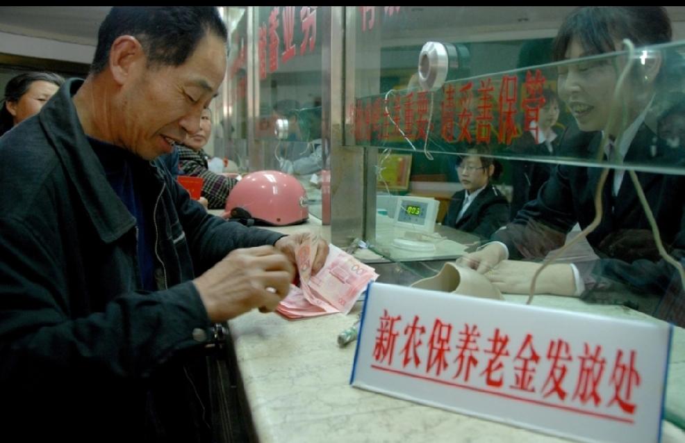 农民养老金上涨不断涨下去，肯定能缓解养老压力！目前我国有1.6亿城乡居民养老保险