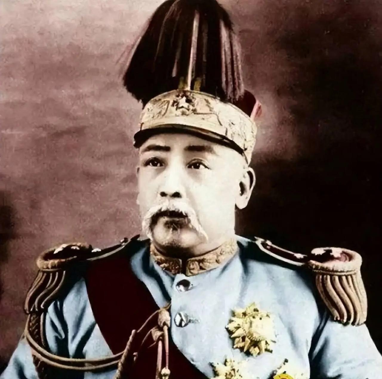 史林一瞥：袁世凯巴结李莲英。
那年八月二十日，是袁世凯的五十岁生日，清廷对他的赏