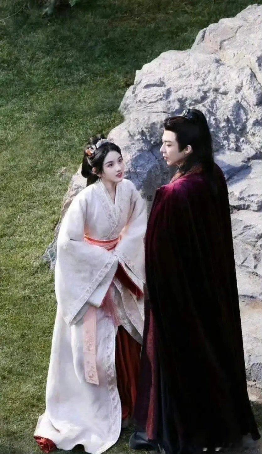 到底谁在期待宋祖儿的折腰男主精修都一脸🐭相，宋祖儿工伤 ​​​