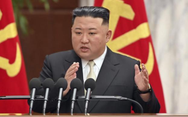 金正恩公开做出一个重大定性和承诺，
6 月 12 日，俄罗斯国庆当天，金正恩直接