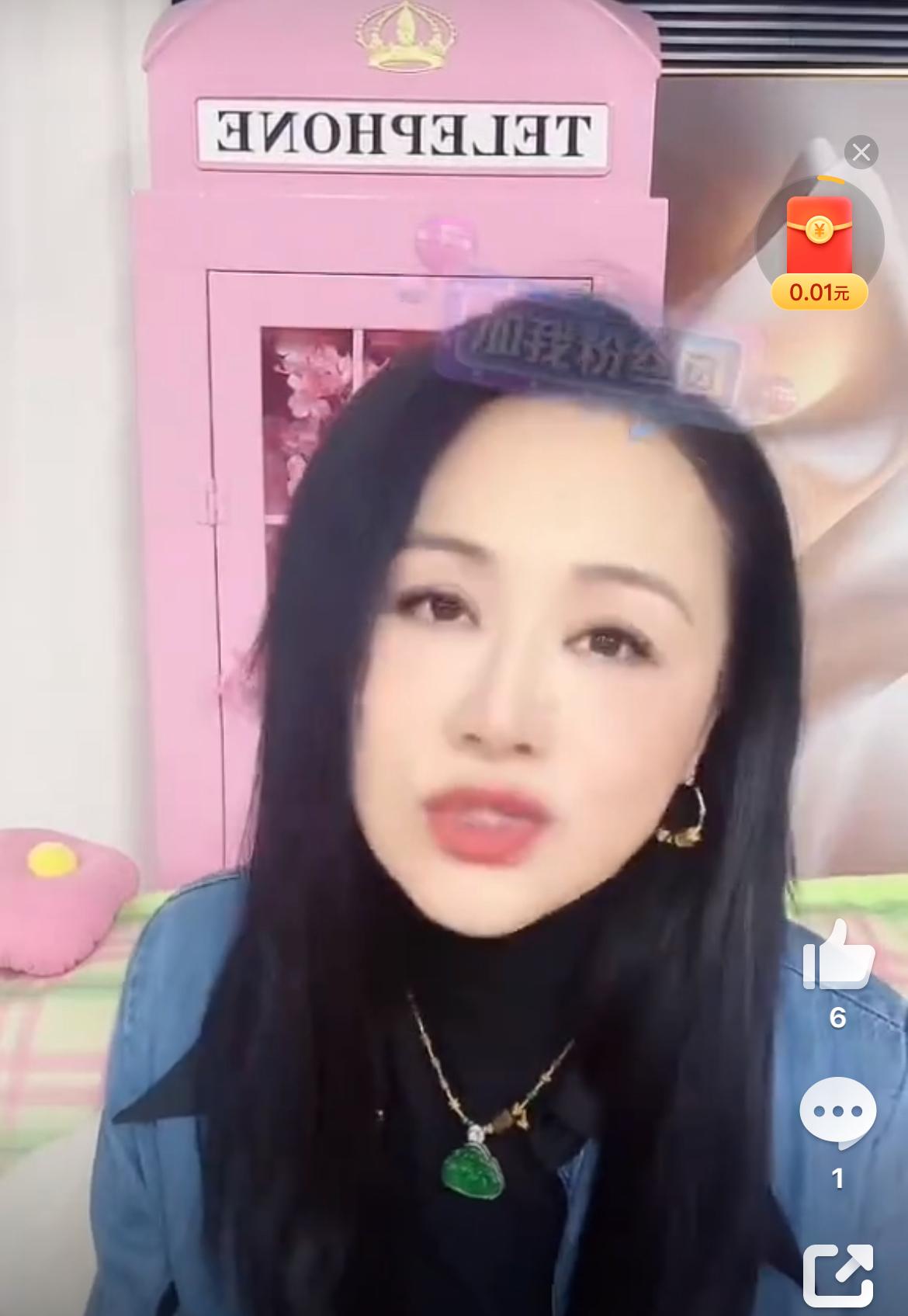 位前央视主持人曹颖在直播中回应儿子进娱乐圈。

"在妈妈这没有特权！"‌ 曹颖这