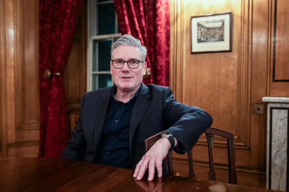 #英首相访华前称不在中美间做选择# 【不学卡尼？访华前夕，英国首相斯塔默最新表态