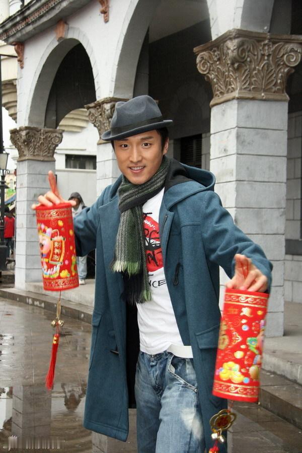 谁能想到，拍短剧的男主，一天到手才200块？

演员李东远这波自曝，直接把短剧圈