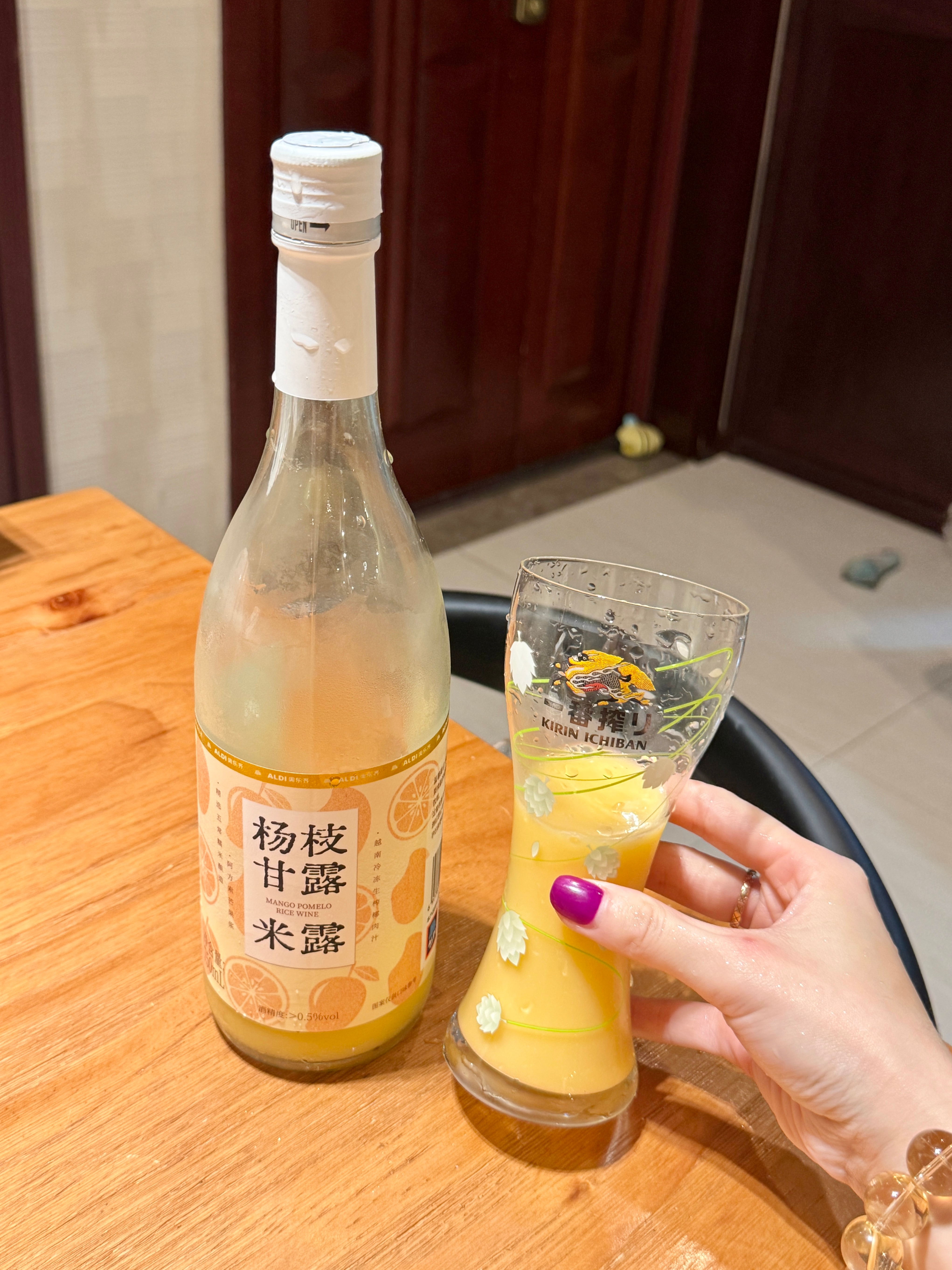 又发现一款美味滴小酒奥乐齐买的杨枝甘露米露 酒精度0.5 喝不出啥酒味 甜甜的 