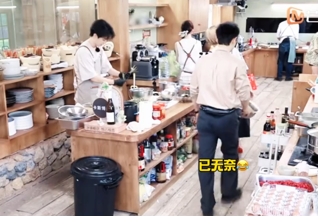 黄晓明生锈梗笑疯王俊凯姜妍平淡的备菜时刻因为一句话变得热闹，王俊凯传递姜妍关于折