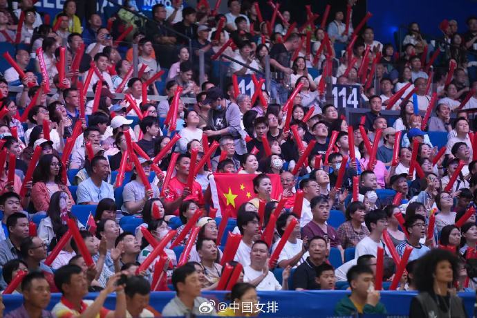 【#2026年世界女排联赛# 中国南京站】#中国女排vs波兰女排# ，中国女排以