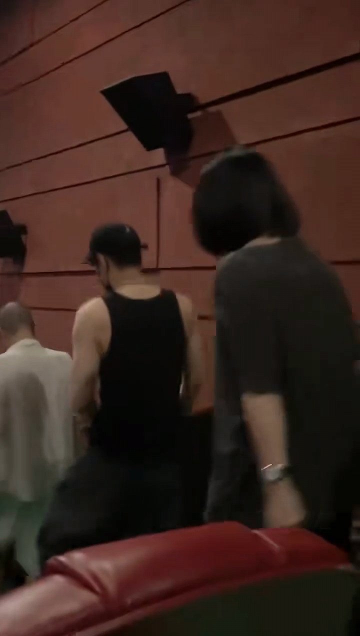 看功夫女足偶遇张艺兴电影院偶遇张艺兴 在电影院偶遇张艺兴自己去看了功夫女足迪丽热