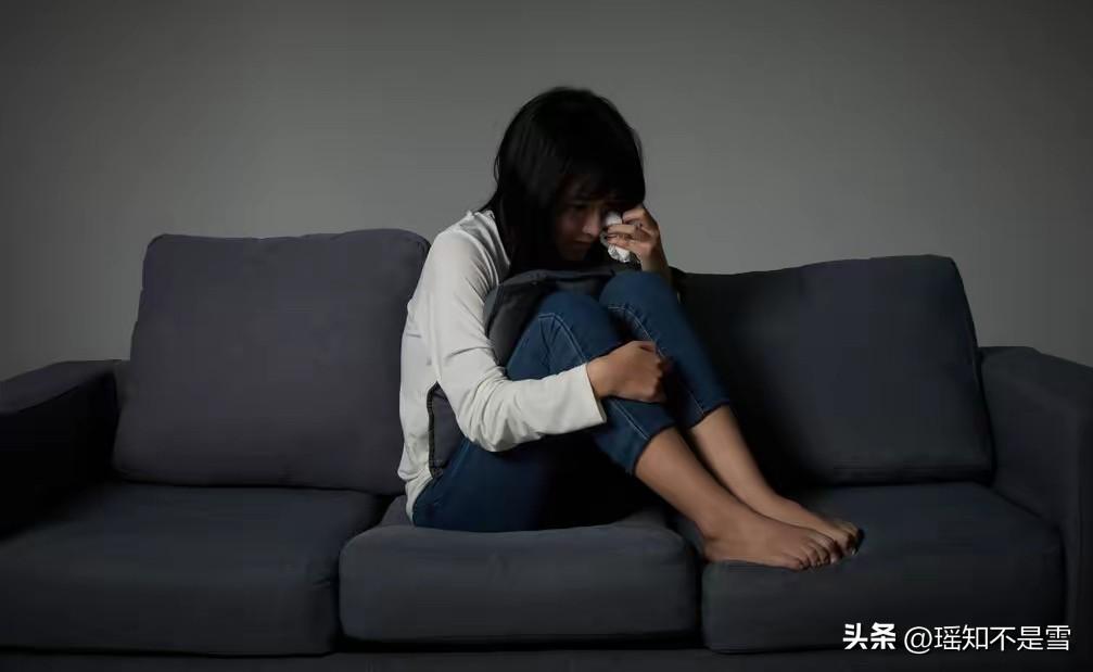 北京，28岁独生女父母双亡后，留下1400万的学区房，女子准备办理房产过户时，叔