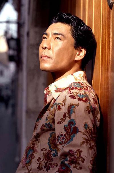 没想到，屠洪刚和张丰毅都是一类人！

屠洪刚结过三次婚，和第一任妻子结婚后生下了