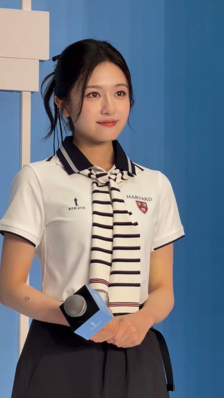 特别特别青春洋溢的学姐Landy李兰迪运动风女大