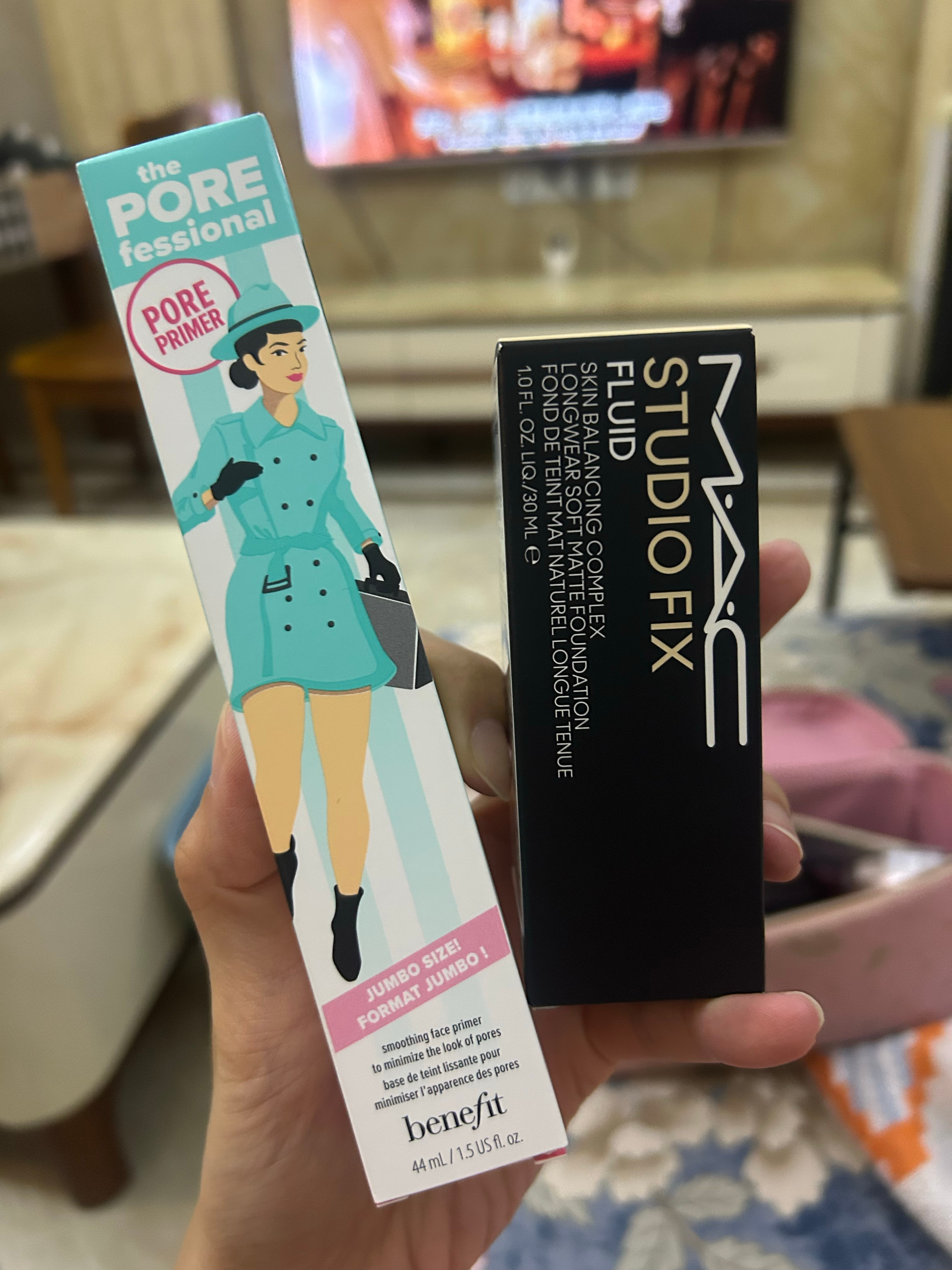 新学到的王炸组合，明天试试～benefit 的磨皮面霜，听说盖毛孔超级牛，和Ma