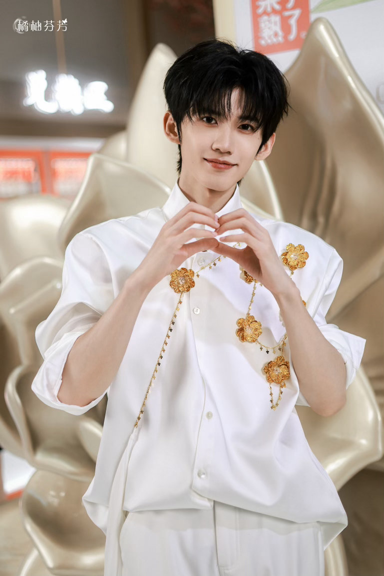李歪歪  李歪歪 有帅哥 