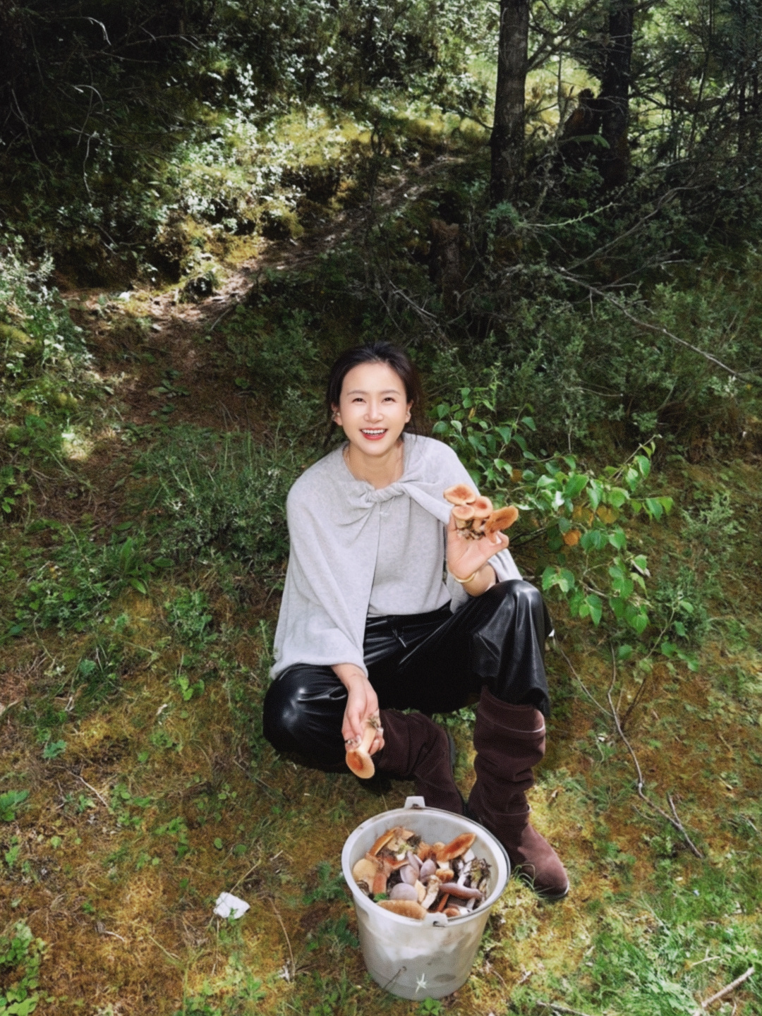 哈哈哈哈哈哈 ，从今而后，我都晓得去哪里采数不完的牛肝菌了。不过今天一直跟我说，