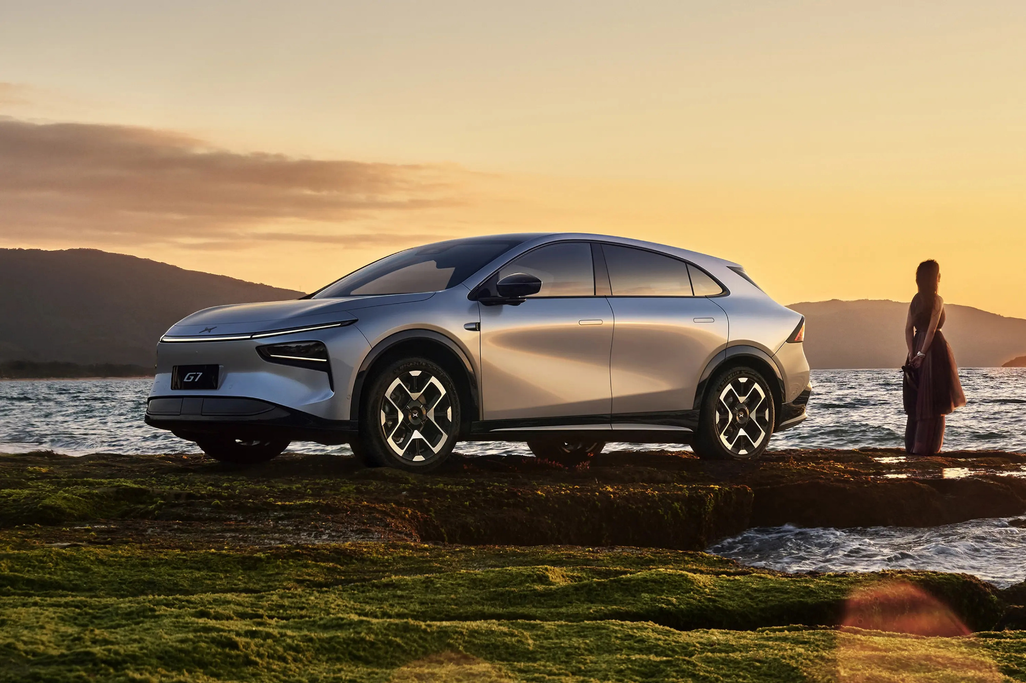 开小鹏 G7 真的能解锁出行自由🚗续航很够用，日常通勤一周一充就行，跑长途不用