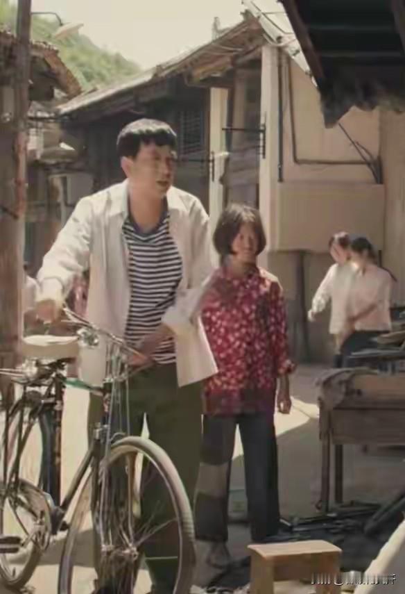《主角》真正吸引我的，不是因为张嘉益等一众明星的演技，而是因为一个白面馒头！
 