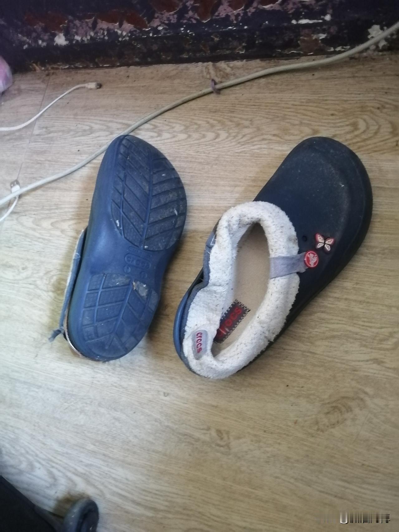 在保姆和雇主之间发生矛盾，许多人都同情弱者即同情保姆，认为雇主凭着自己财大气粗，