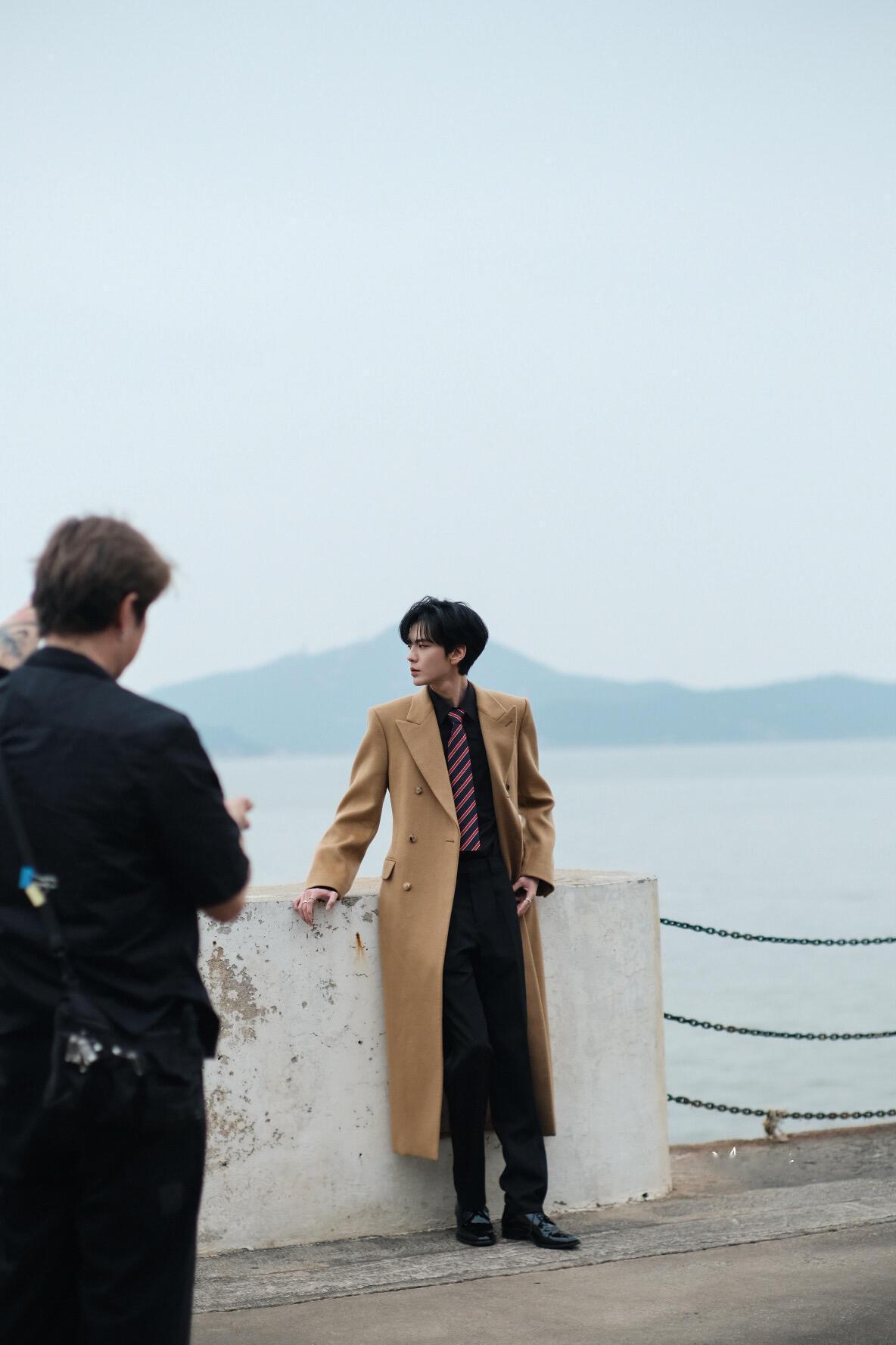 帅成这样那还说啥了 给毕雯珺全宇宙澳门偶遇毕雯珺街拍