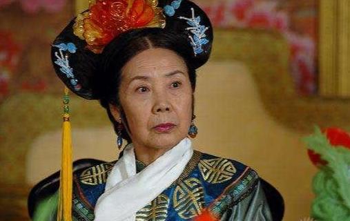 光绪二十四年前后，紫禁城里有一批宫女，每天踩着同样的步子，说着同样分量的话，在同