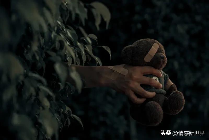 人生确实像是一场不断失去的旅程。从科学角度看，热力学第二定律表明，宇宙万物都在从