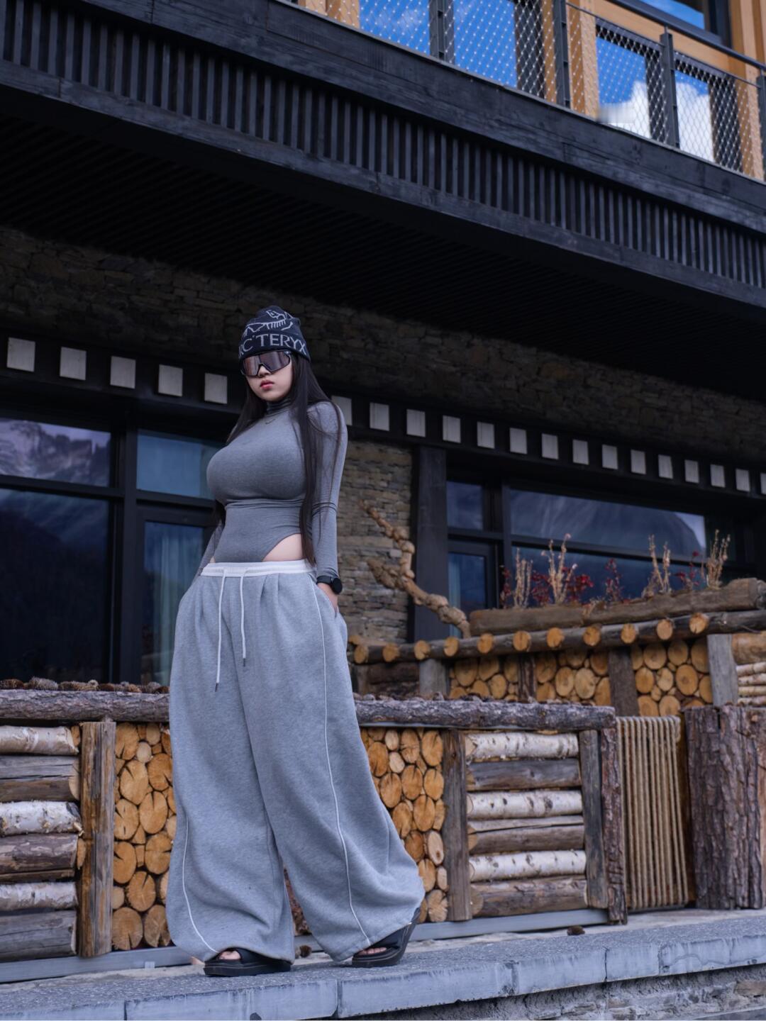 降低旅游成本的有效方法做好攻略，设定好路线，基本花费都在住宿跟车费上，其实除去这