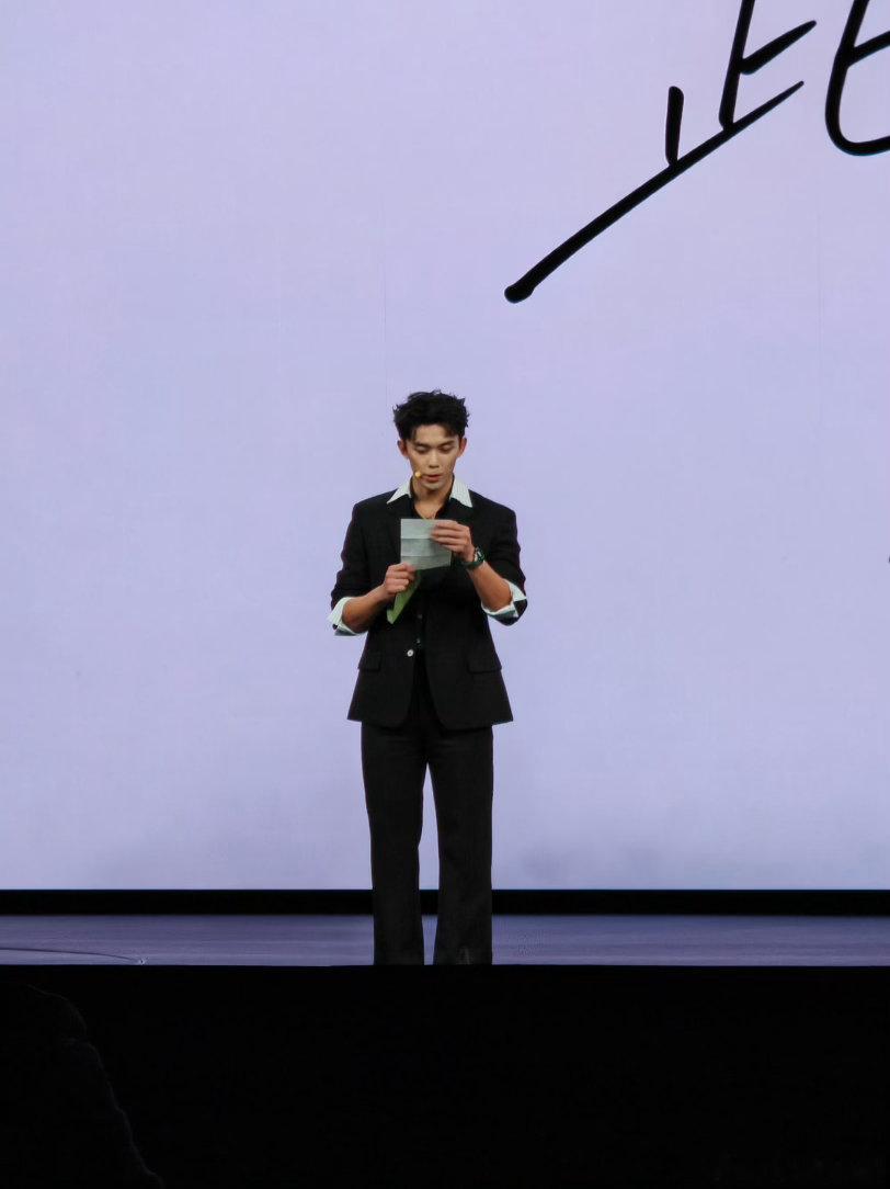吴磊连续三年亮相华为新品发布会吴磊成华为发布会固定NPC见证GT5、GT6再到G