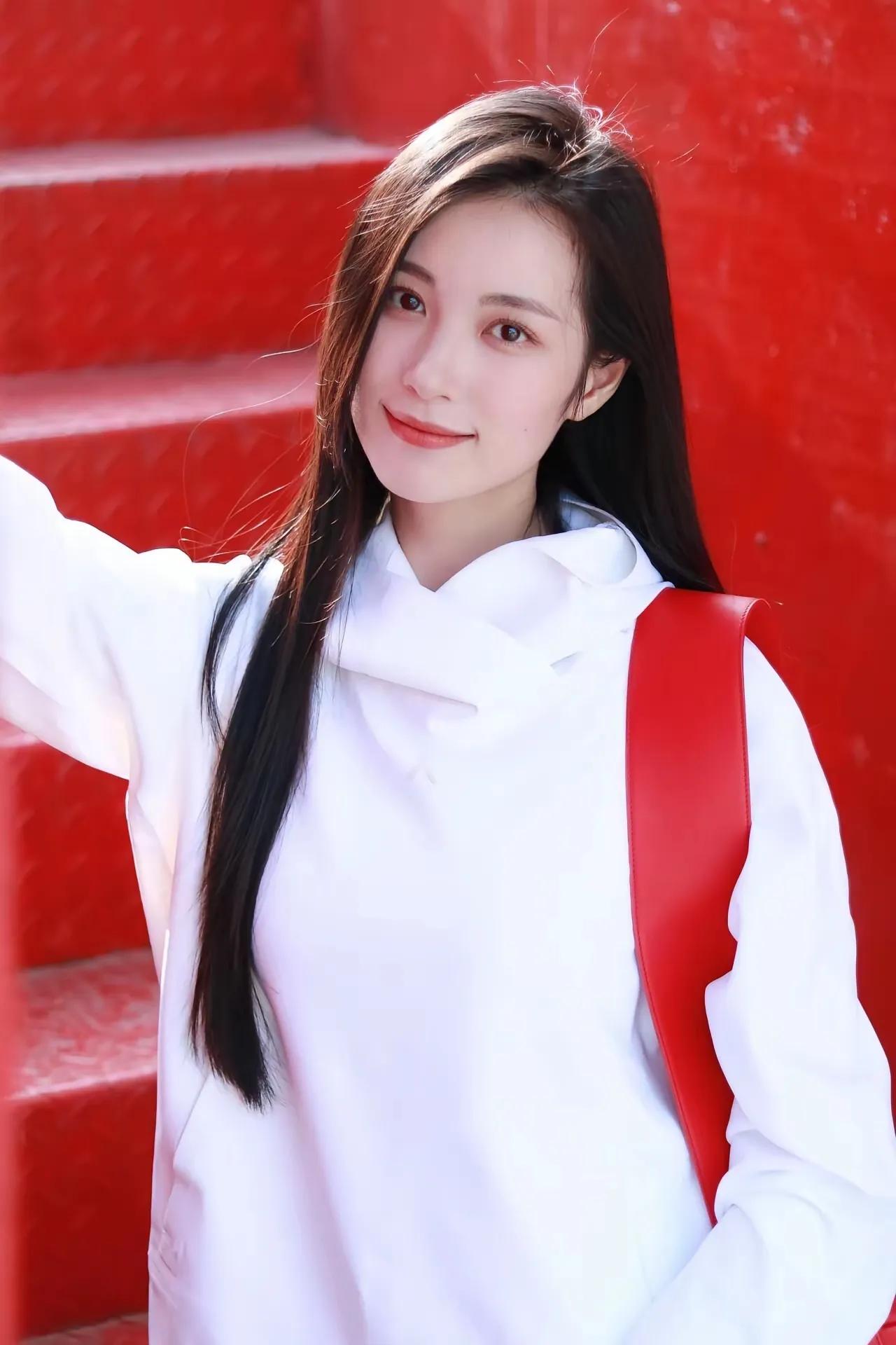 爱不释手的美女，有她每天都有好心情[比心]