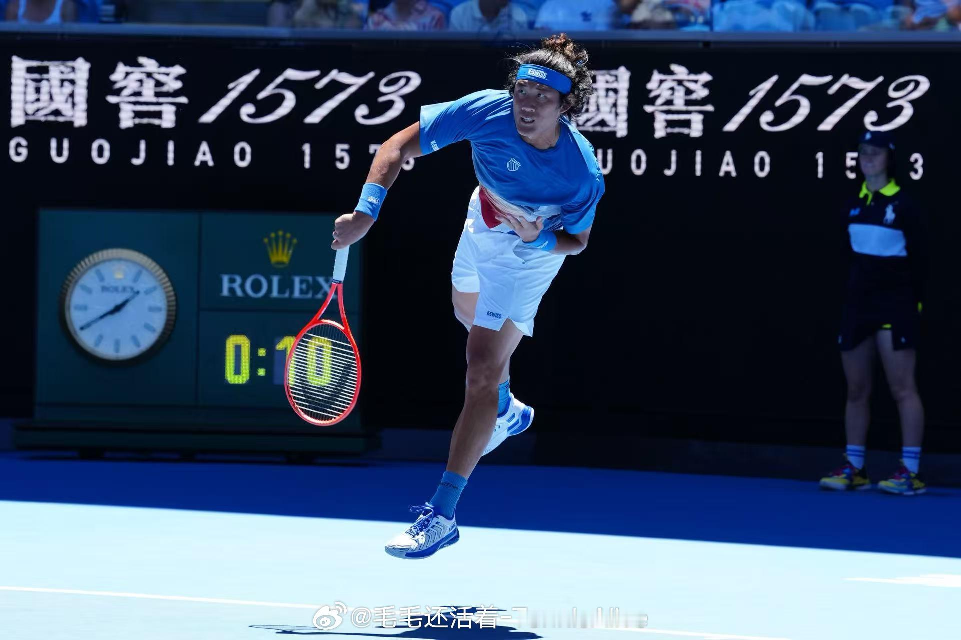 张之臻6-7丢掉第二盘澳网2026张之臻vs塞伦多洛