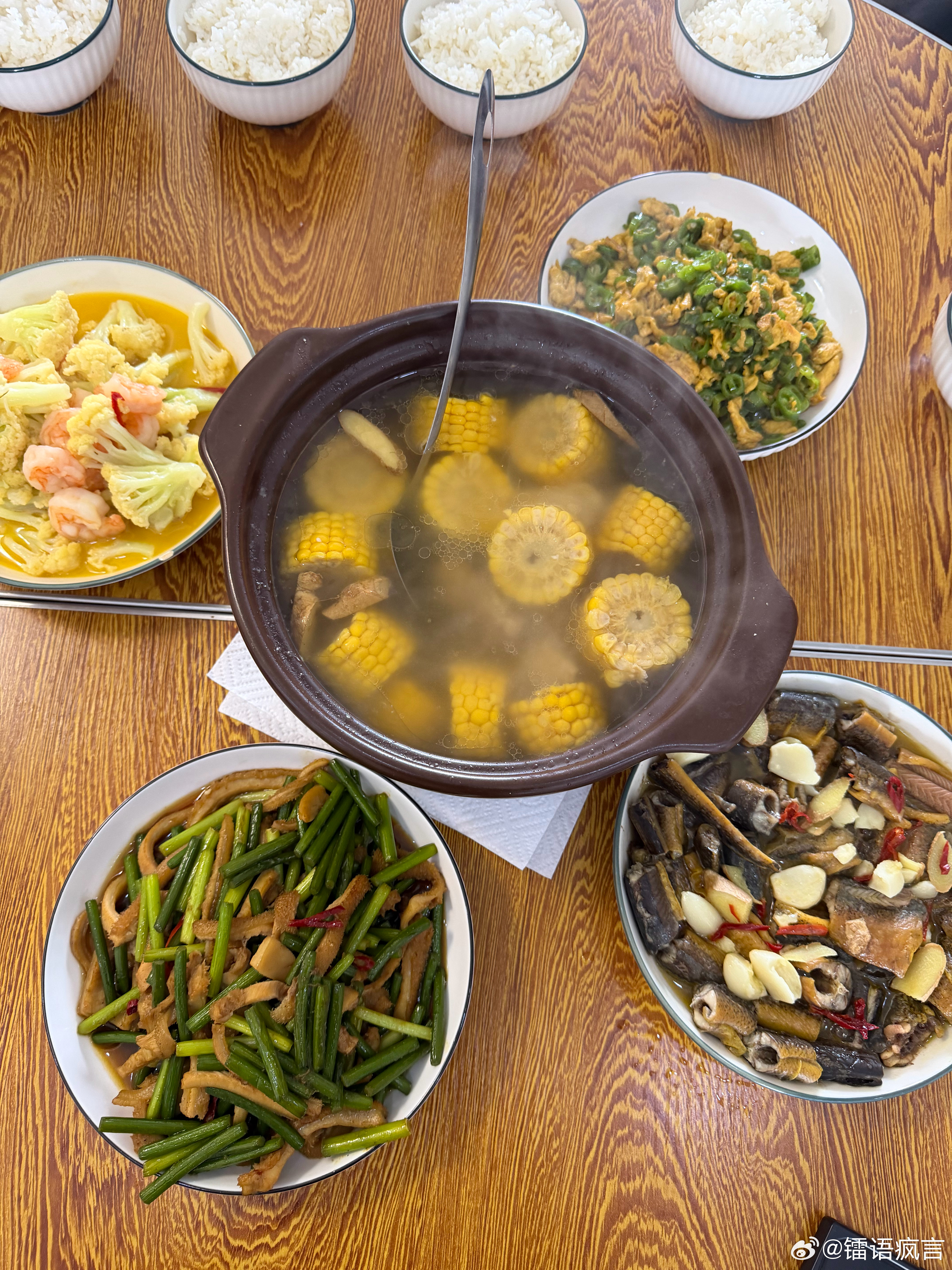 吃午饭喽，清淡一点。 