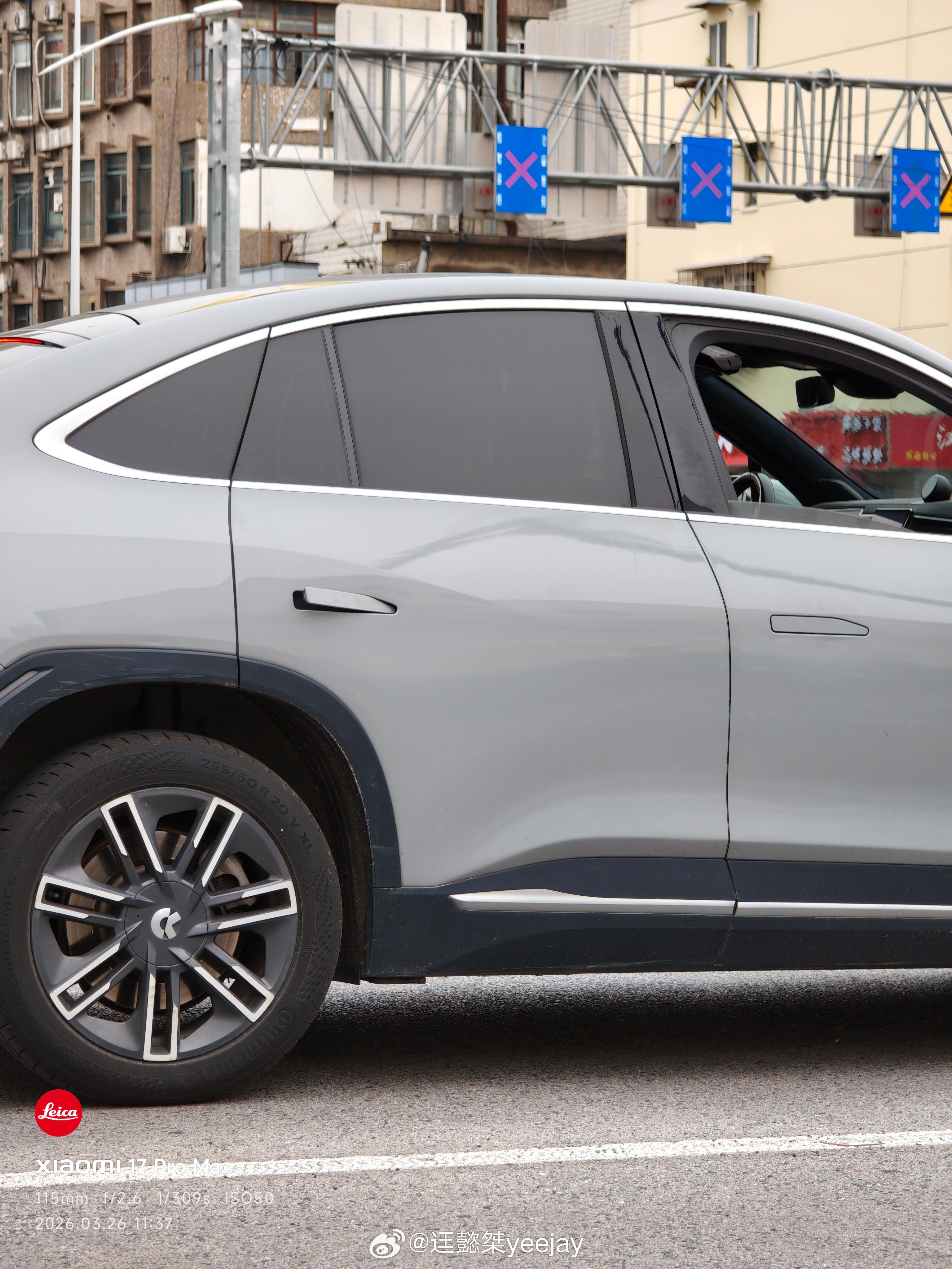 这个蔚来的门把手回不到原位了？啥情况 