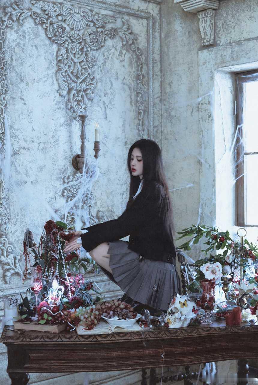 鞠婧祎今日营业 完全就是暗黑学姐来的 好有攻击性的美 