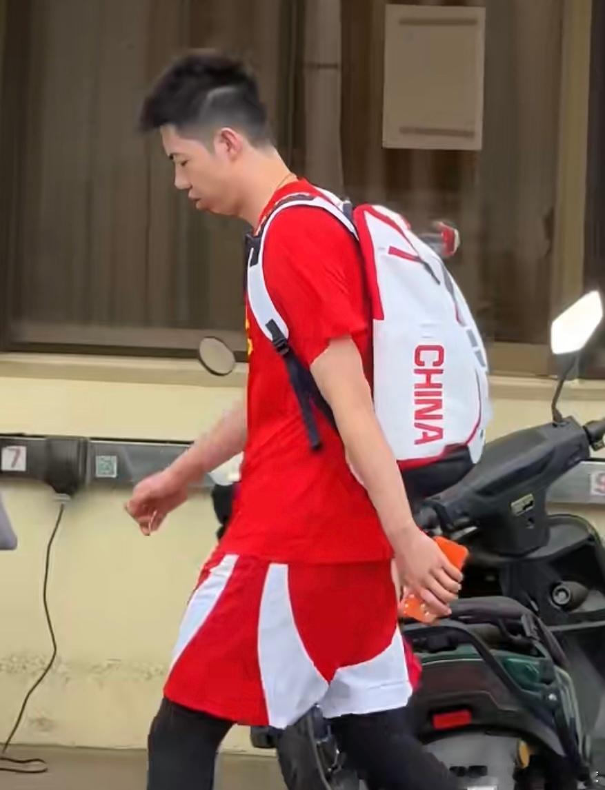 新生代扛起大旗，中国男篮全新青年军集结出征！本次集训队，周琦、赵睿、张镇麟、胡明