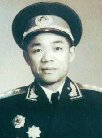 韩先楚的老部下徐国夫少将说，韩先楚的长相实在不敢恭维，这是客观情况，但是韩先楚子