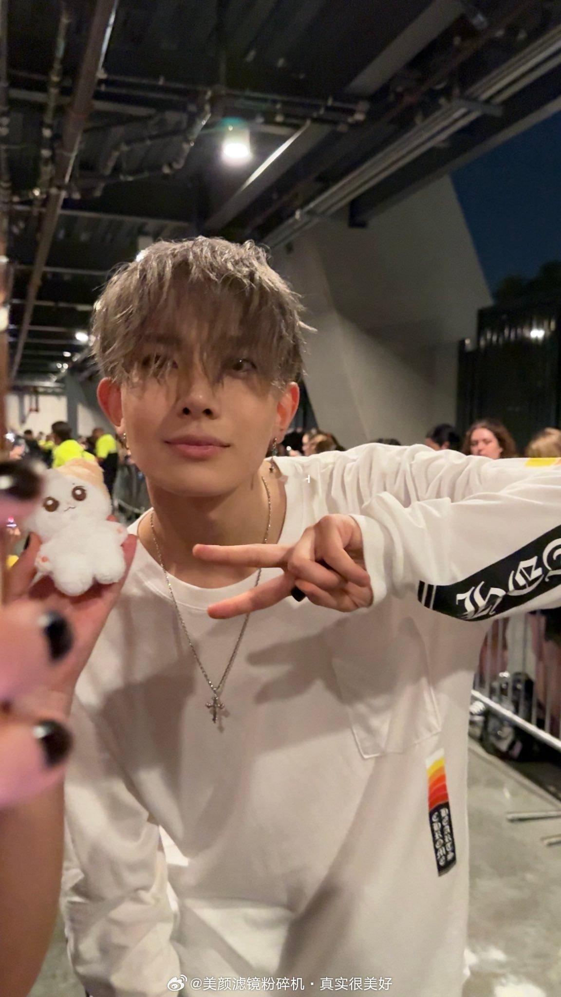 ENHYPEN李羲承、朴综星Jay、沈载伦Jake、梁祯元、朴成训、金善禹、西村