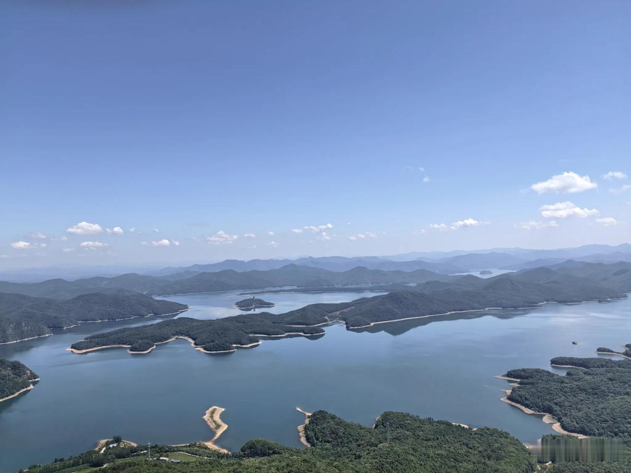我现在选择出去旅游，不是因为我多有钱，而是因为我知道，人的精力是有限的，在现在有