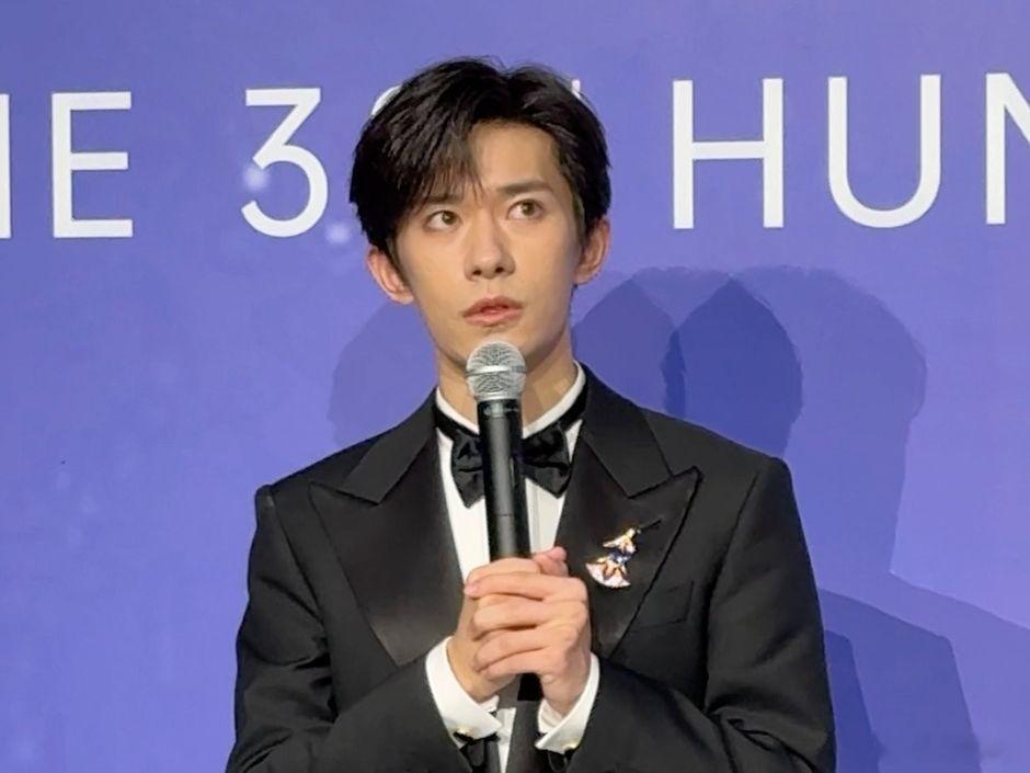 史上最年轻！易烊千玺24岁创纪录夺金鸡奖首位00后影帝恭喜易烊千玺获得最佳男主角