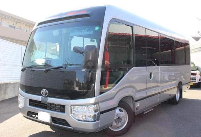 考斯特，这是小岛国去年上牌的，2.8柴油+自动挡，仅行驶一百多公里，此车要价折合