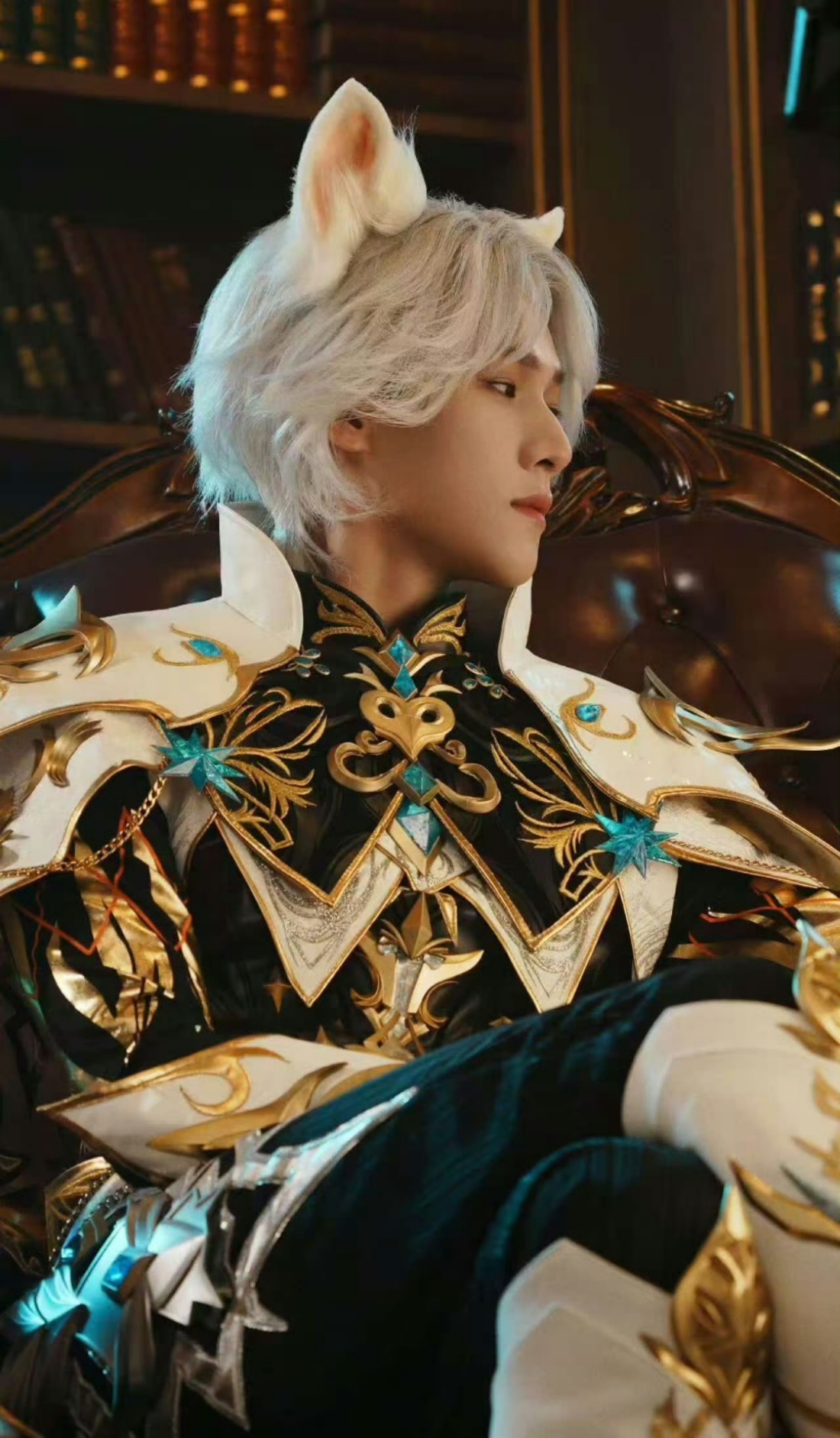 李昀锐白发魔法师造型，解锁猫塑[太开心]可塑性太强了，一点都不违和[打call]