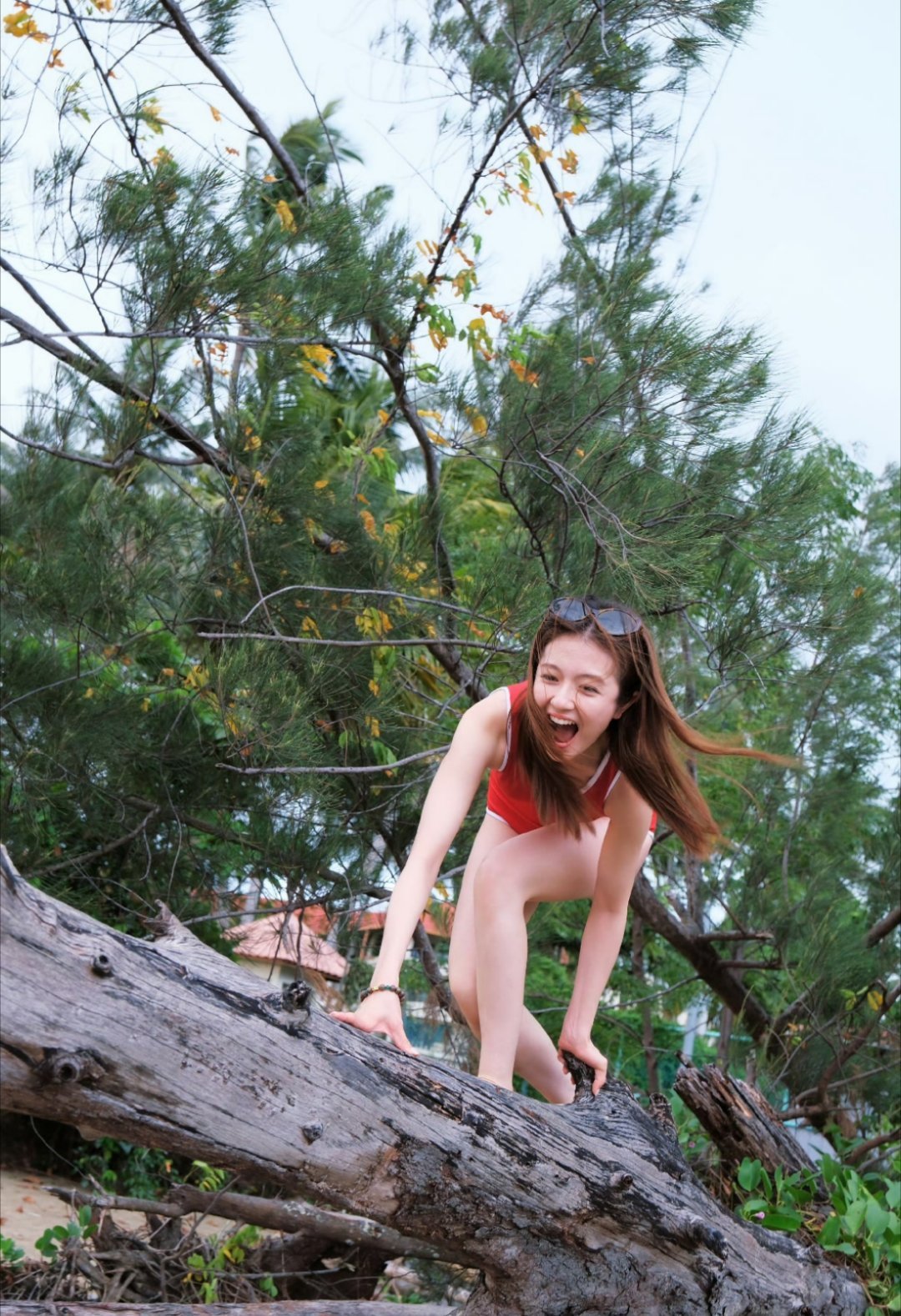 李兰迪你比夕阳还美，看着很冷也很幸福