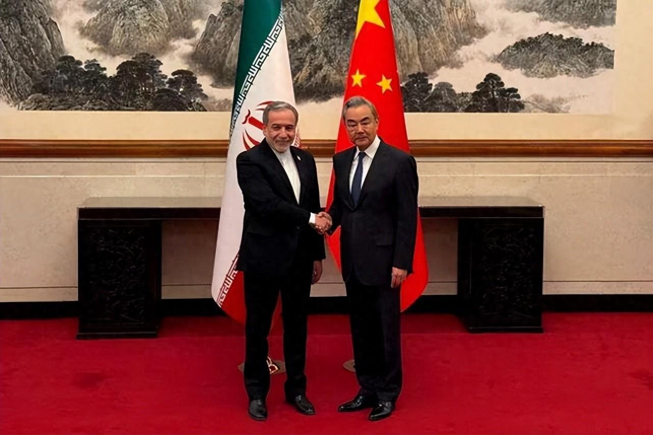 8月24日，美国财长贝森特走上发布台，说了一句话，让全球金融市场倒吸一口凉气："