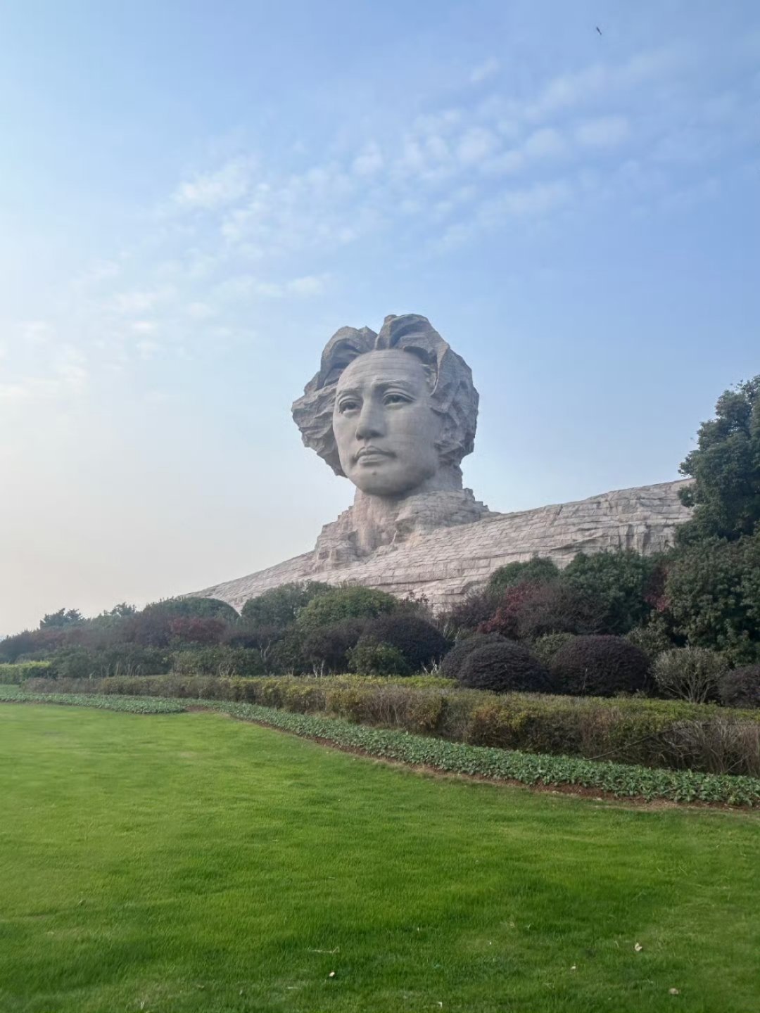 毛泽东思想，永远熠熠生辉光茫万丈 