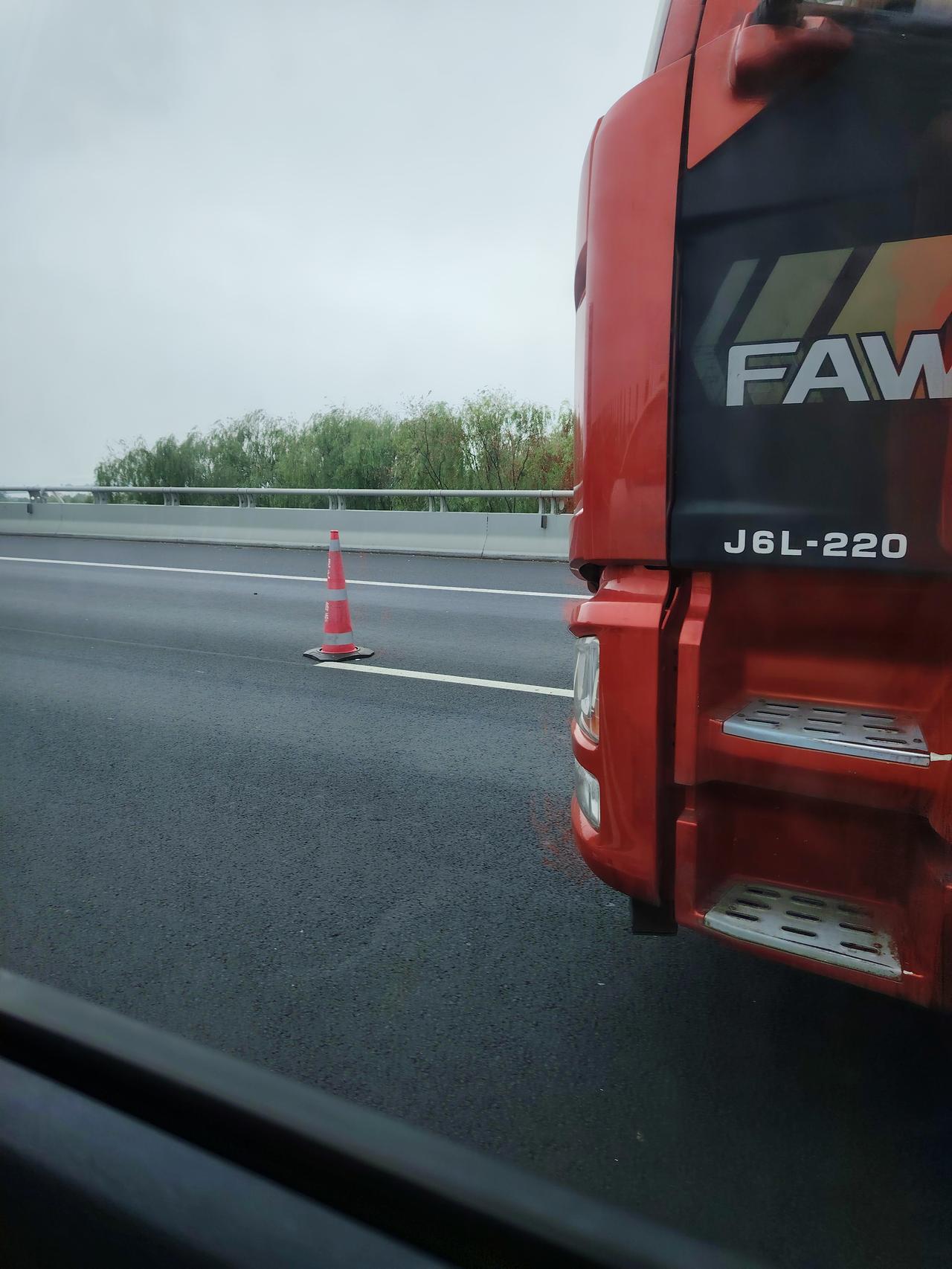 先站稳，再向前

人得先把自己护好了，才能稳稳地去面对世界。自己都顾不好，谈什么