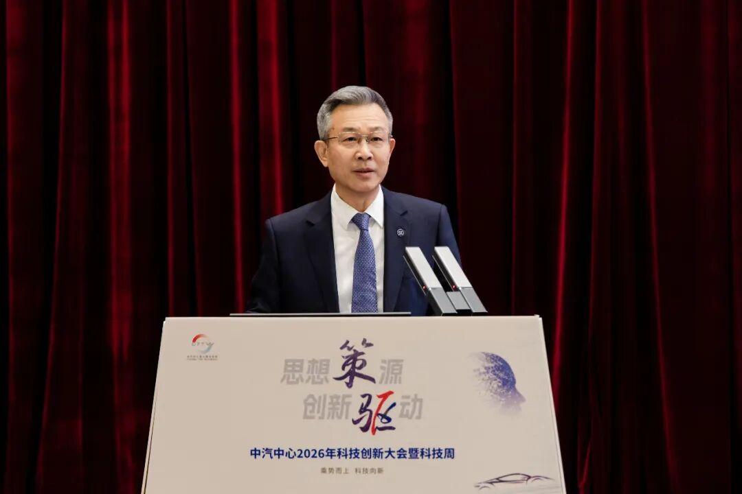 安铁成退休：感谢、荣幸、不舍
据媒体报道，安铁成到龄退休，不再担任中国汽车技术研
