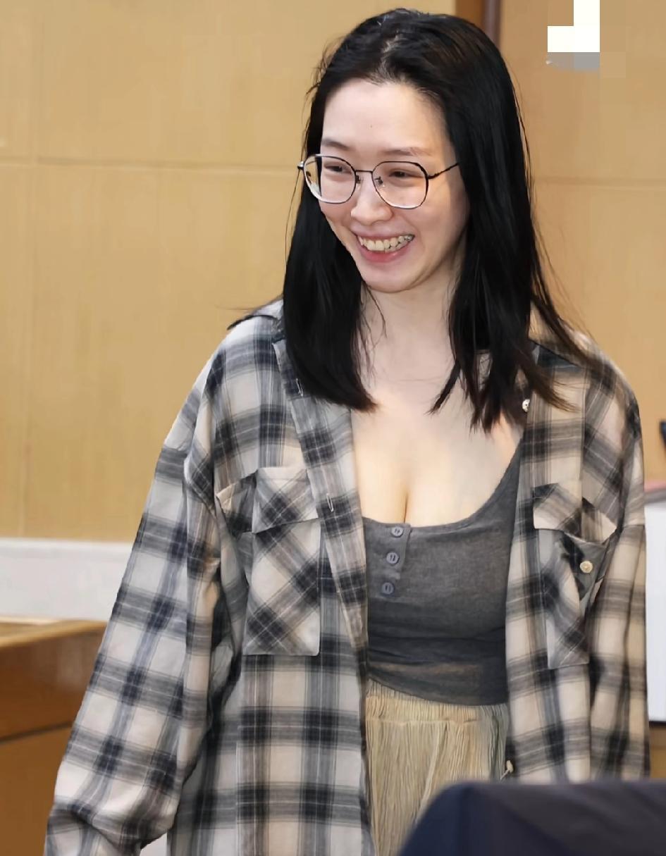 太子集团女助理难怪她能当秘书台妹特征很明
你提供的文字较为简短且分散，因此我很难