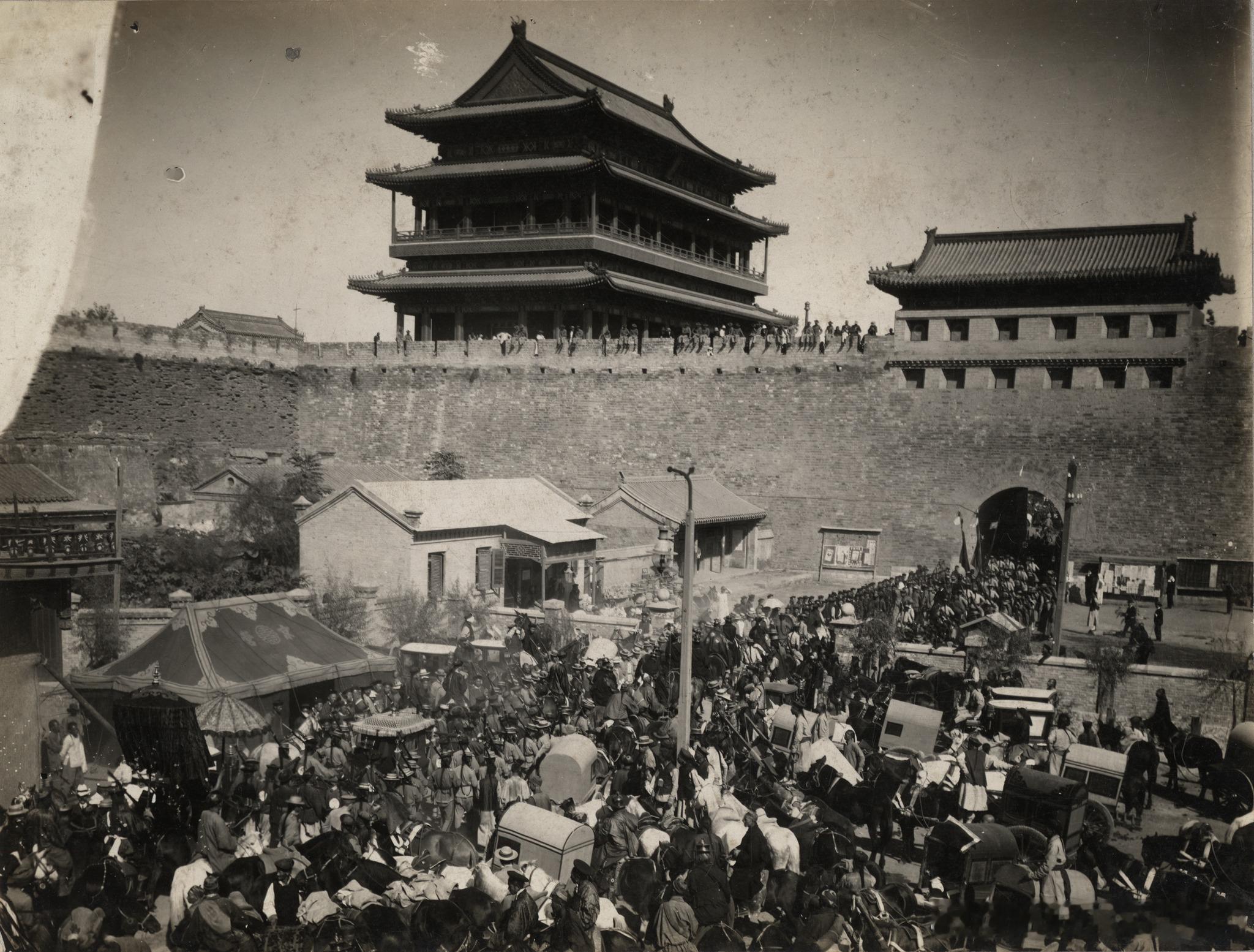 兩宮回鑾(1902/1/7)，這轎子裡是光緒老北京