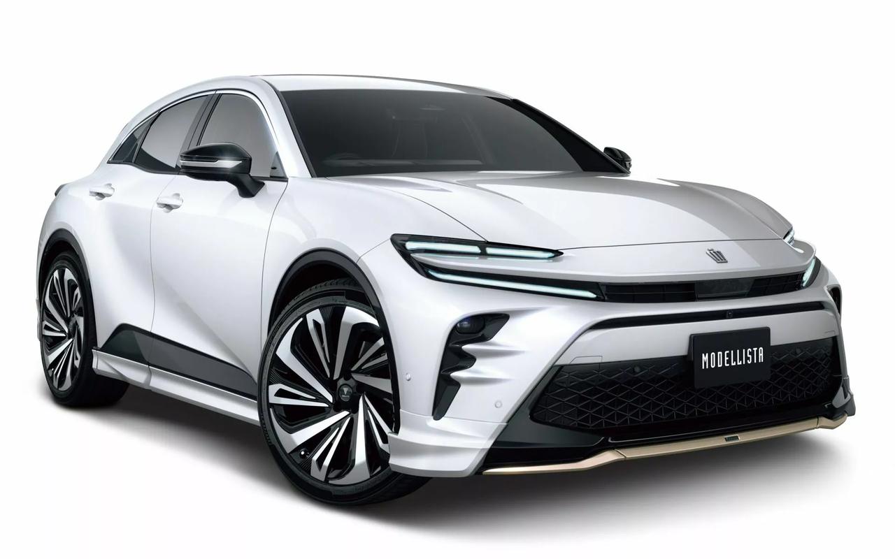 新款丰田皇冠Sport Modellista改装版真好看，有点跑车的味道！配备了