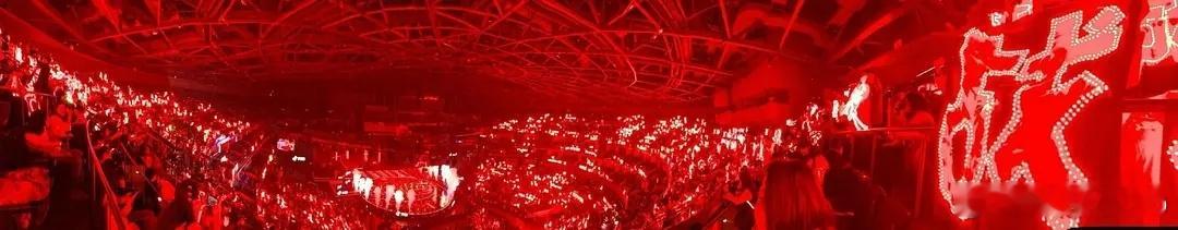 肖战全开麦无垫音，唱的太牛了，全场都是小飞侠，红海把肖战的紫衣服都照成红色了 