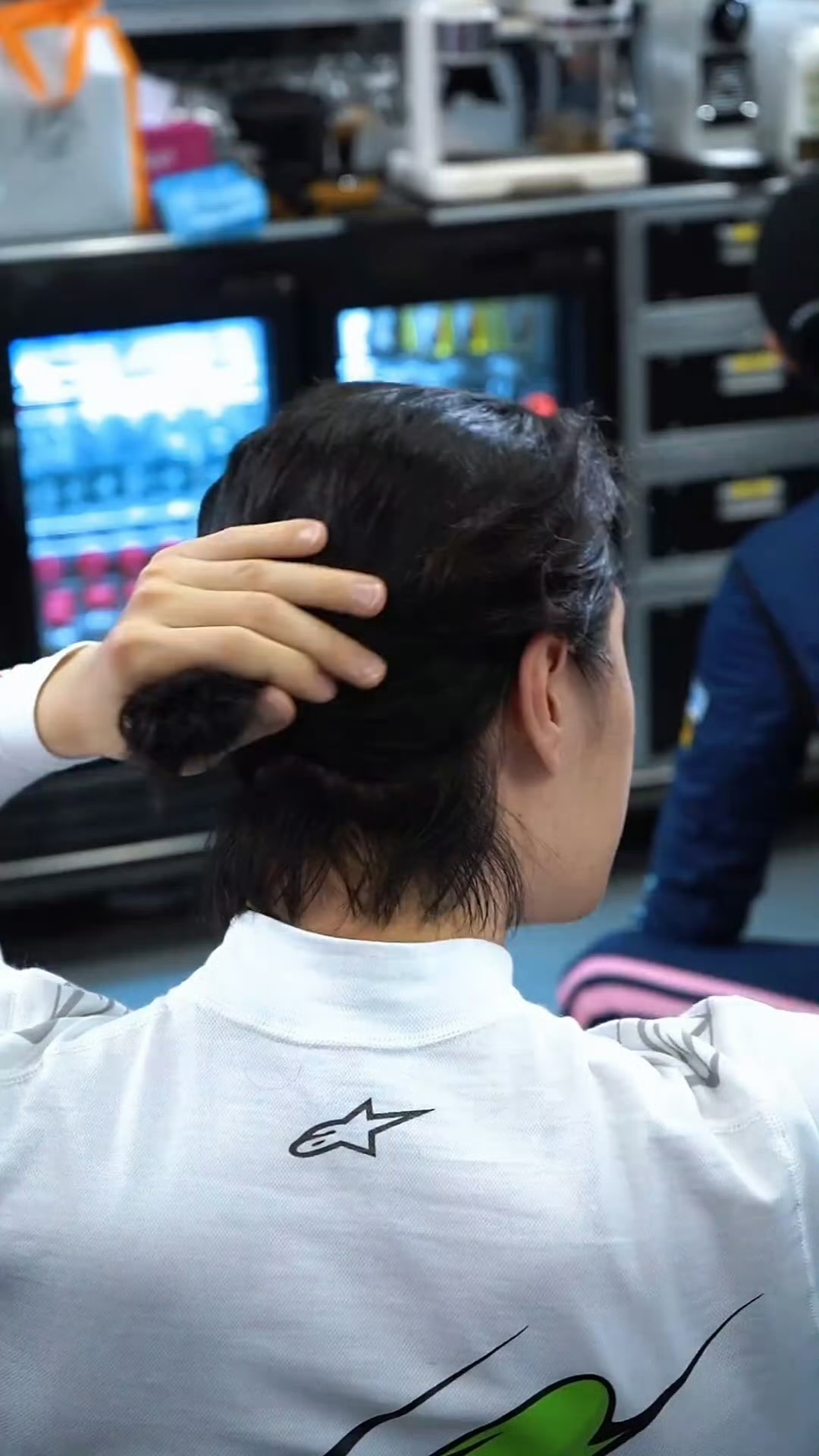 王一博王一博 小马尾绑的高卷卷头发最花俏