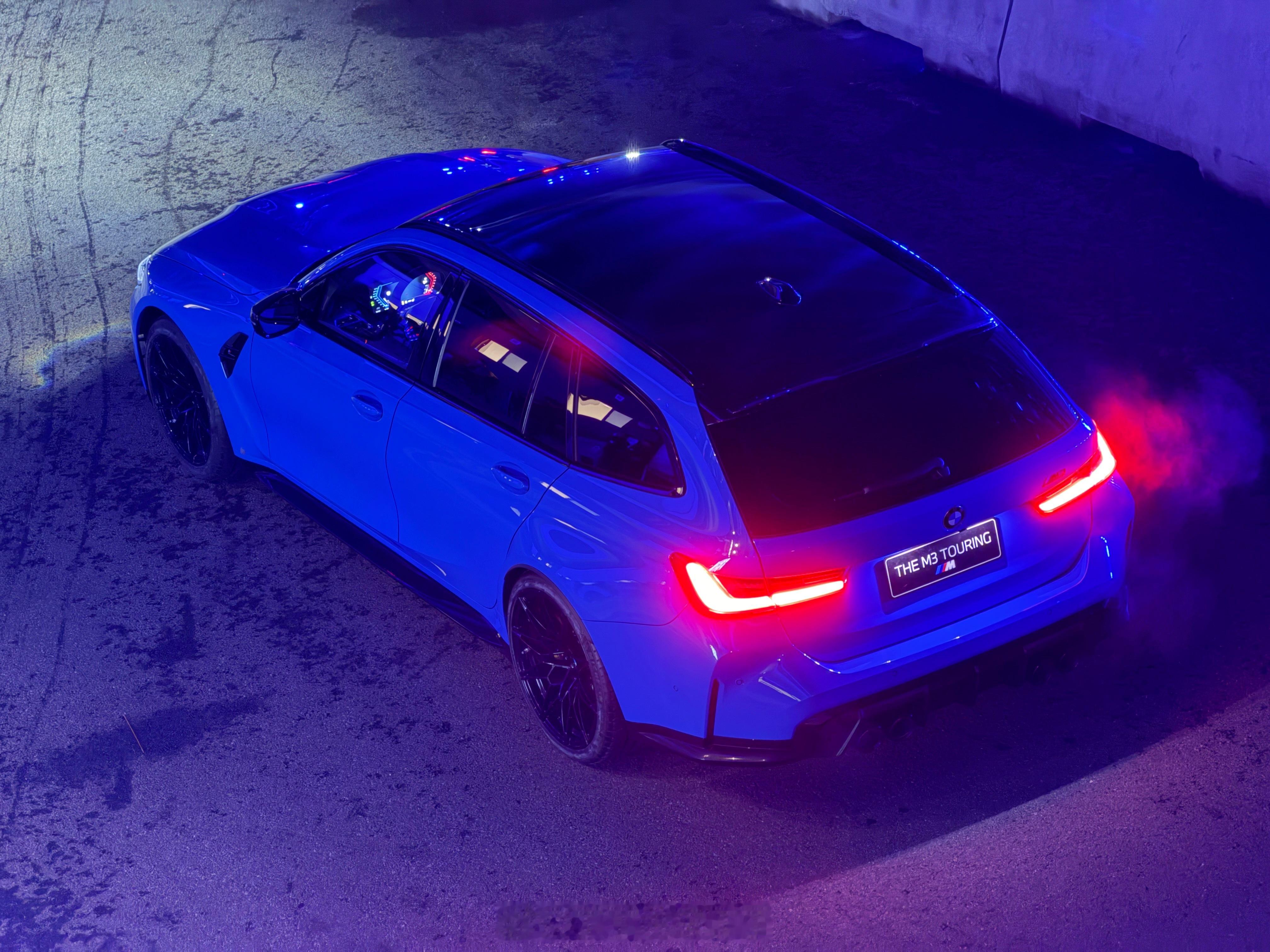 宝马M3旅行版，后场等待上场的新车。帅吗？宝马m3旅行版 ​​​