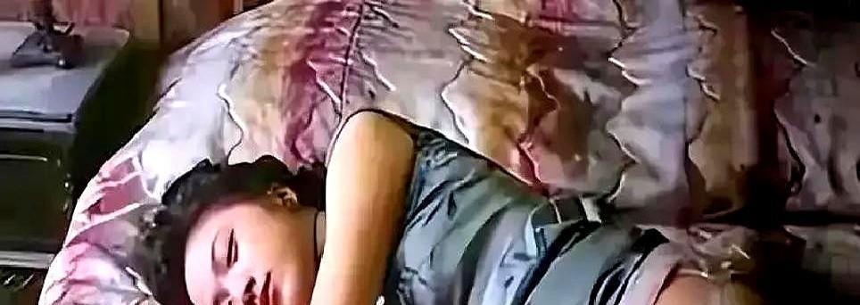 她的脸，背叛了她的身体。
韩国教授逐帧分析《色，戒》发现，汤唯那些颤抖、瞳孔收缩